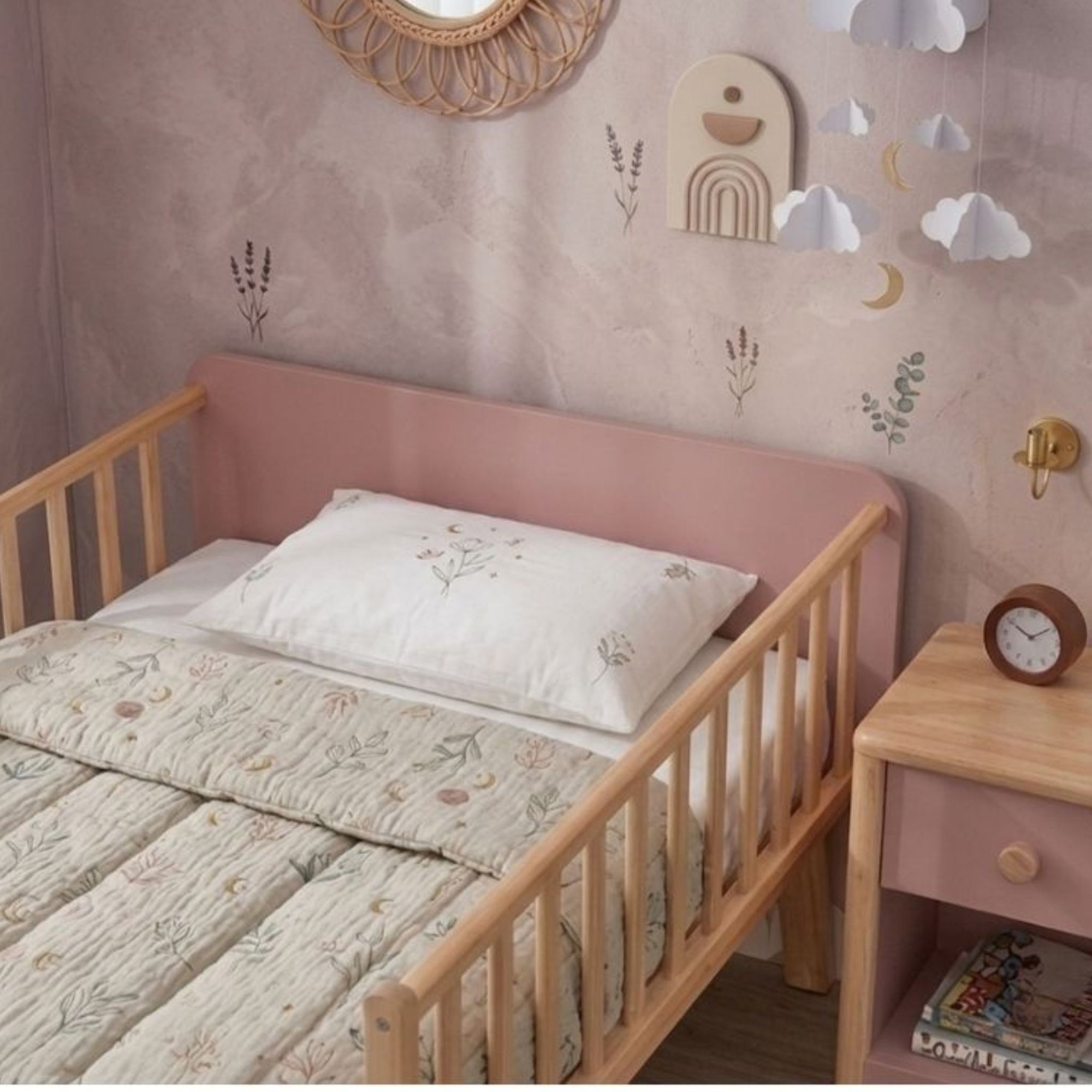 Close-up of the integrated safety side rails and smooth rounded edges on the 120x200cm Tuck-Me-In toddler bed